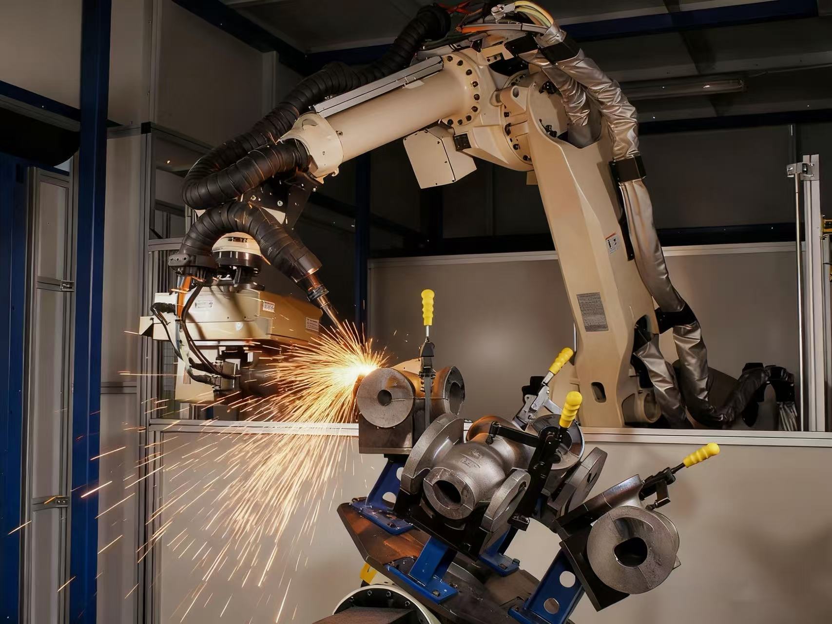 青岛新控AI赋能打磨机器人系列:智能感知与自适应技术的创新实践